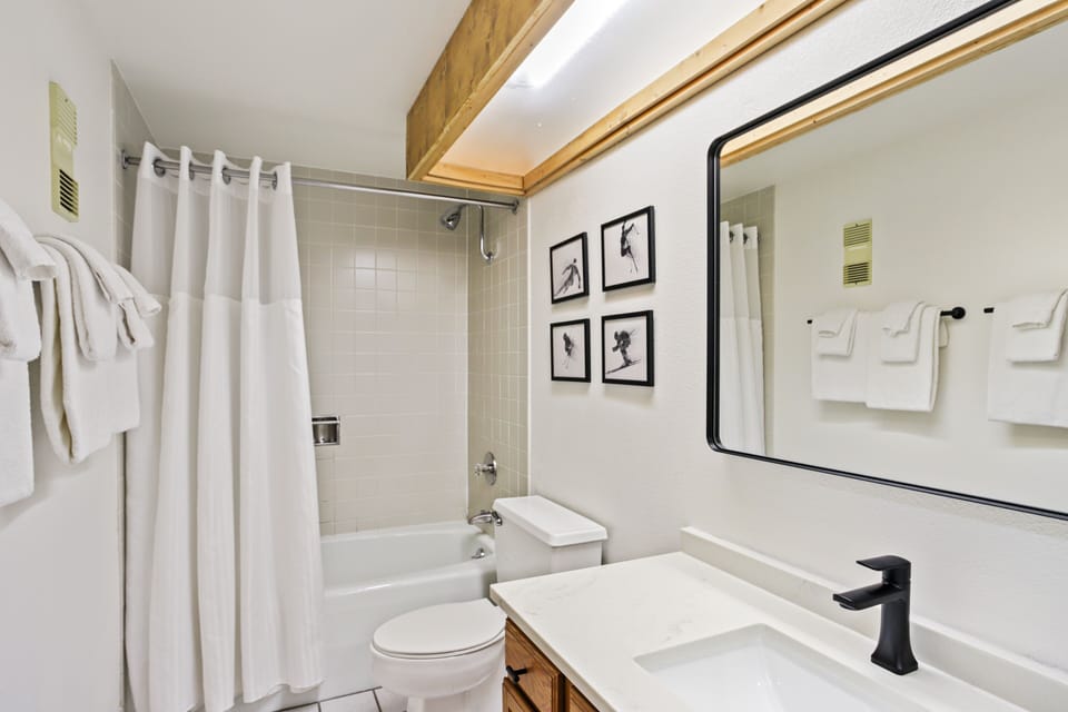 Perfectly Located 1br - Steps To Ski & Apres Fun - Sleeps 4 1 Bedroom Condo by RedAwning Apartment in Breckenridge