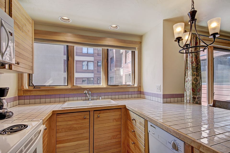 Studio | Private kitchen | Full-size fridge, microwave, oven, stovetop