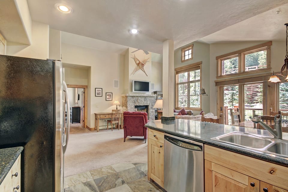 Townhome, 2 Bedrooms | Private kitchen | Full-size fridge, microwave, oven, stovetop