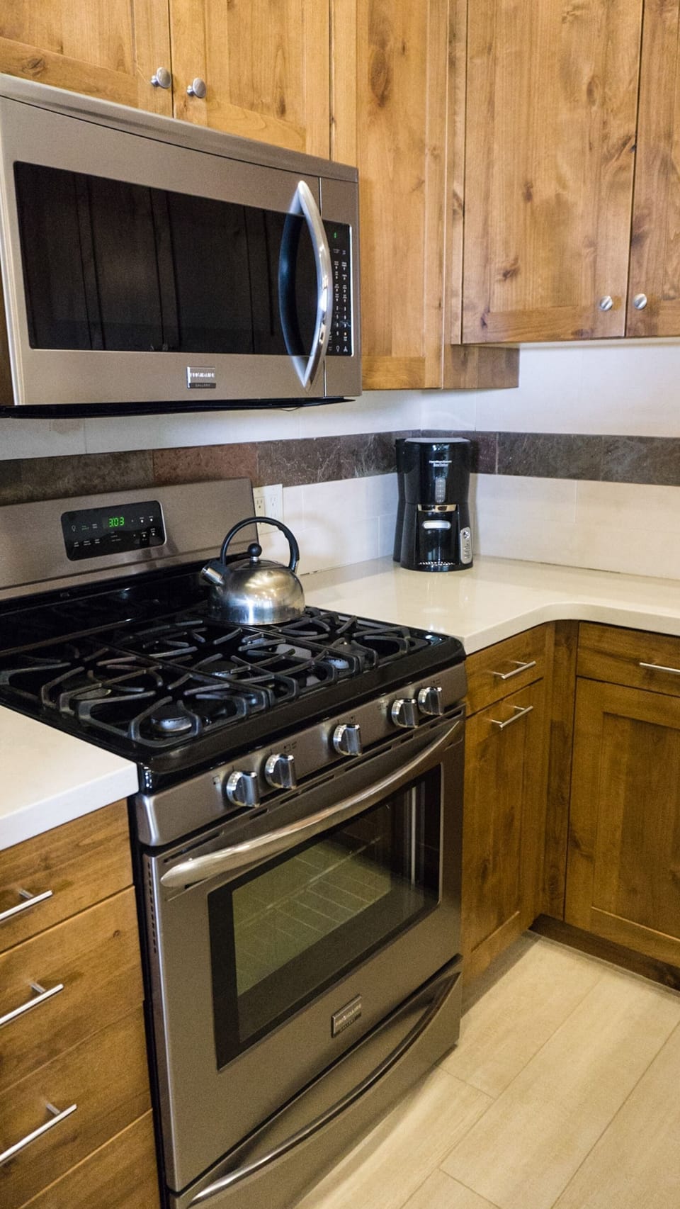 Room, 2 Bedrooms | Private kitchen | Full-size fridge, microwave, oven, stovetop