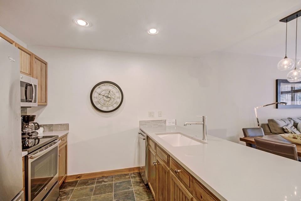 Condo, 1 Bedroom | Private kitchen | Full-size fridge, microwave, oven, stovetop