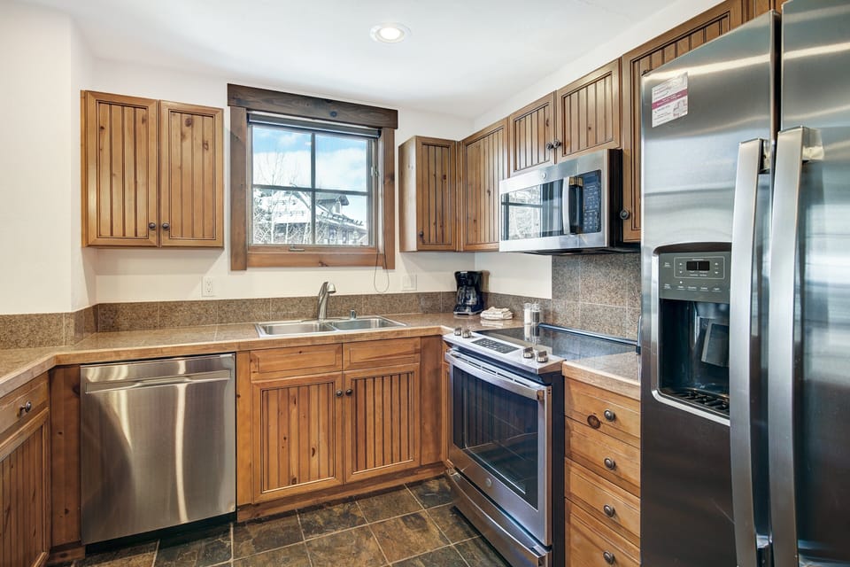 Condo, 2 Bedrooms | Private kitchen | Full-size fridge, microwave, oven, stovetop