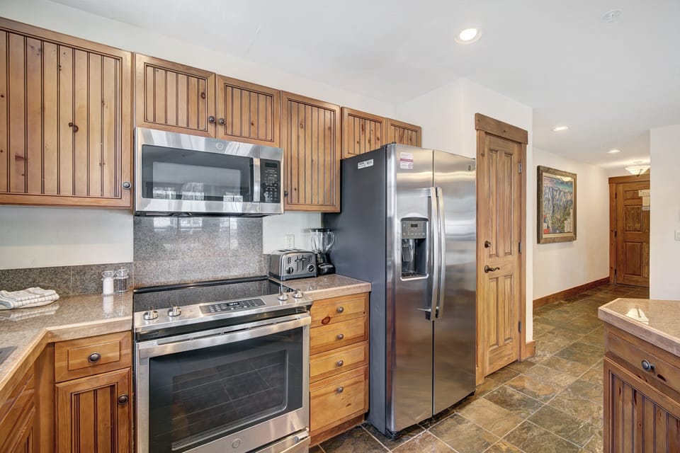 Condo, 2 Bedrooms | Private kitchen | Full-size fridge, microwave, oven, stovetop