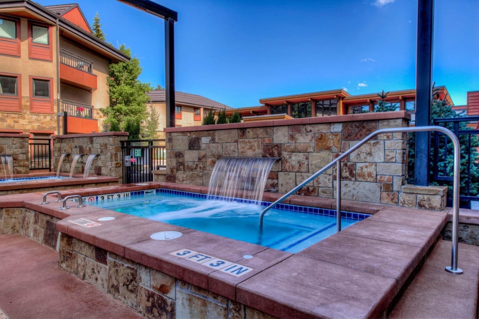 Studio | Pool | Indoor pool, outdoor pool