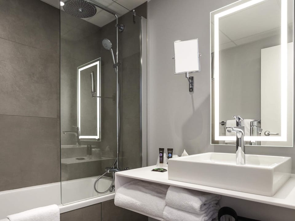 Family Room, Multiple Beds | 1 bedroom, premium bedding, minibar, in-room safe