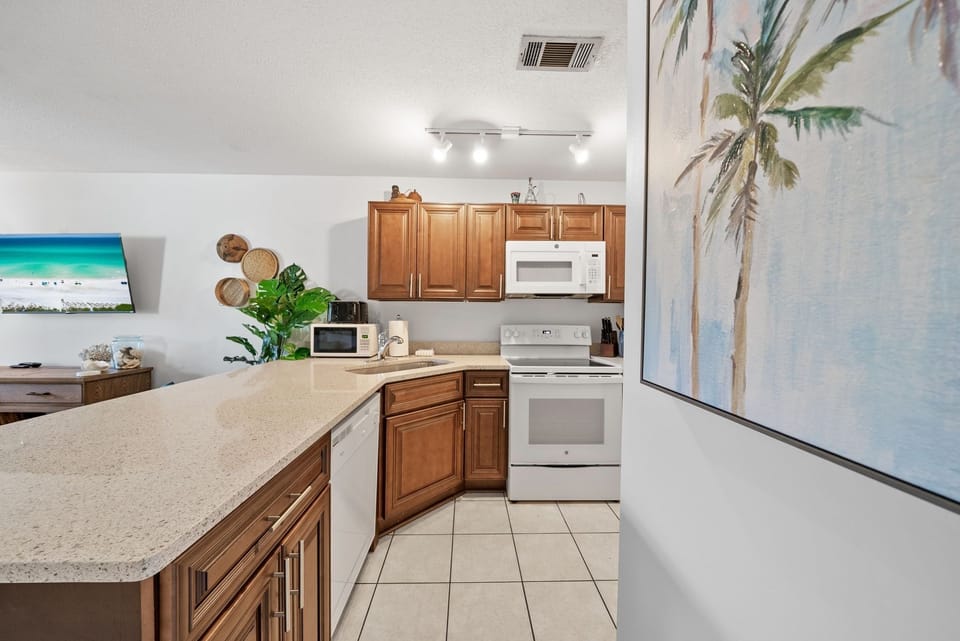 Studio | Private kitchen | Fridge, microwave, oven, coffee/tea maker