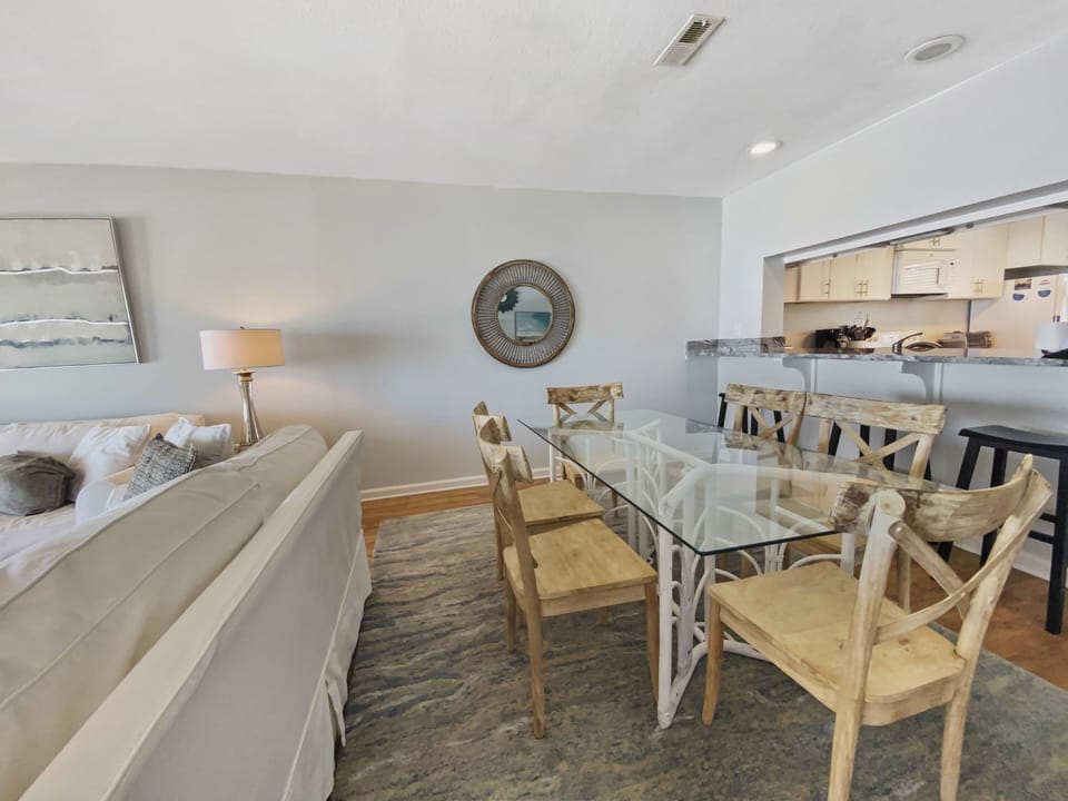 Townhome, 2 Bedrooms | In-room dining