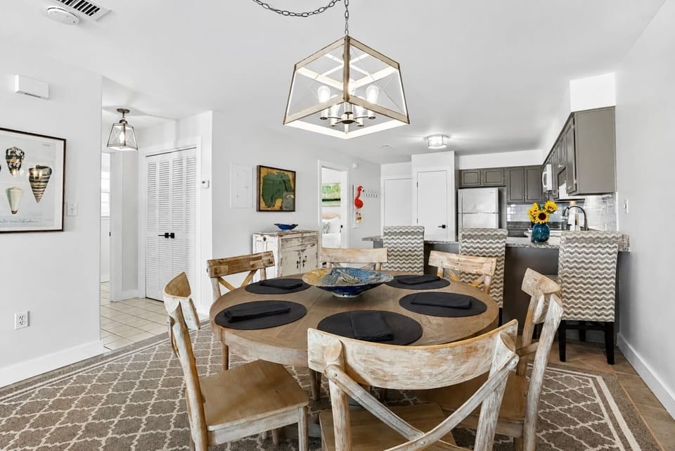 Condo, 2 Bedrooms | Dining