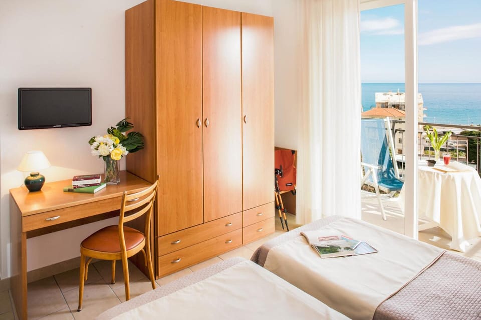 In-room safe, free WiFi, bed sheets