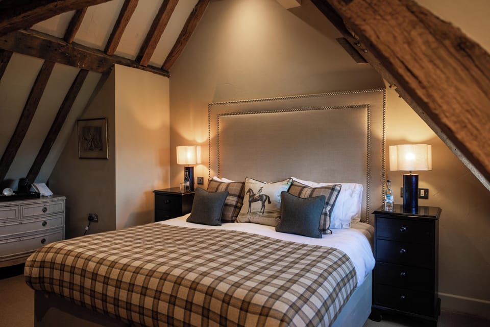 Deluxe Double Room | Iron/ironing board, free WiFi