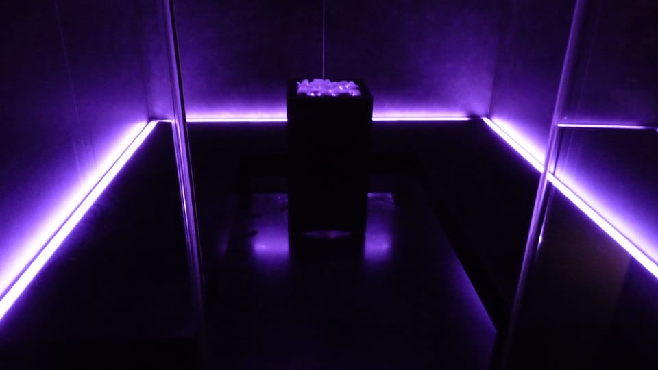 Sauna, hot tub, steam room