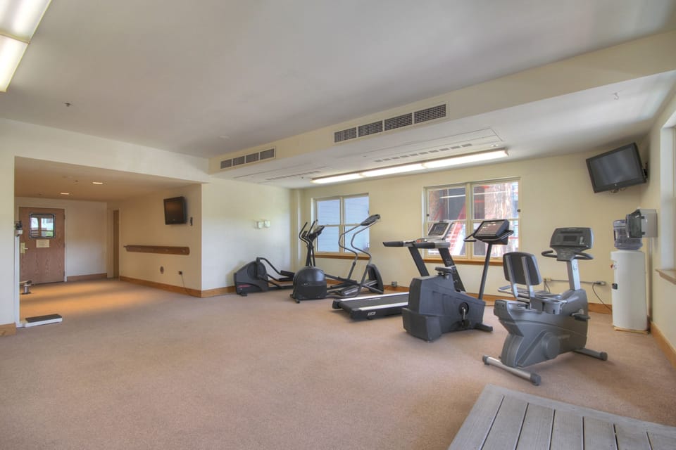Luminous 2br 2ba - Upscale + Steps To Snowy Fun + Main St 2 Bedroom Condo by RedAwning Apartment in Breckenridge