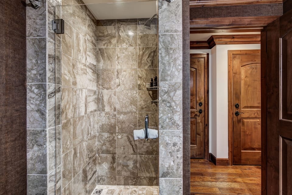 3 BR Ritz-Carlton Residence with Valley Views by RedAwning - Save 20% on 7+ Nights! Apartment in Vail