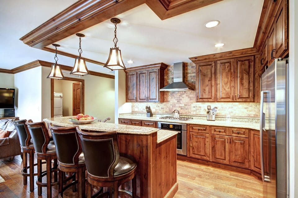 Condo, 3 Bedrooms | Private kitchen | Full-size fridge, microwave, oven, stovetop