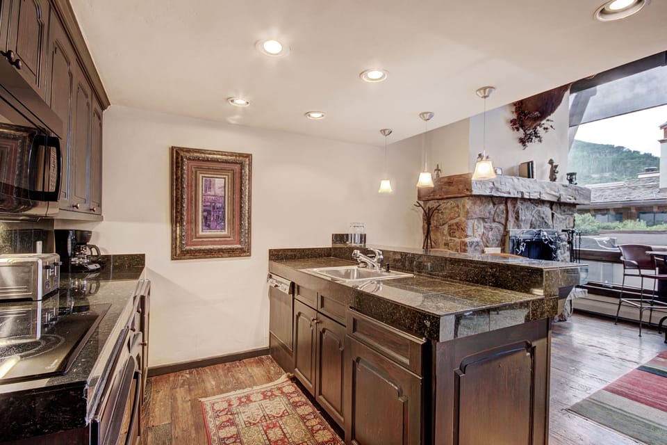 Condo, 2 Bedrooms | Private kitchen | Fridge, microwave, oven, stovetop