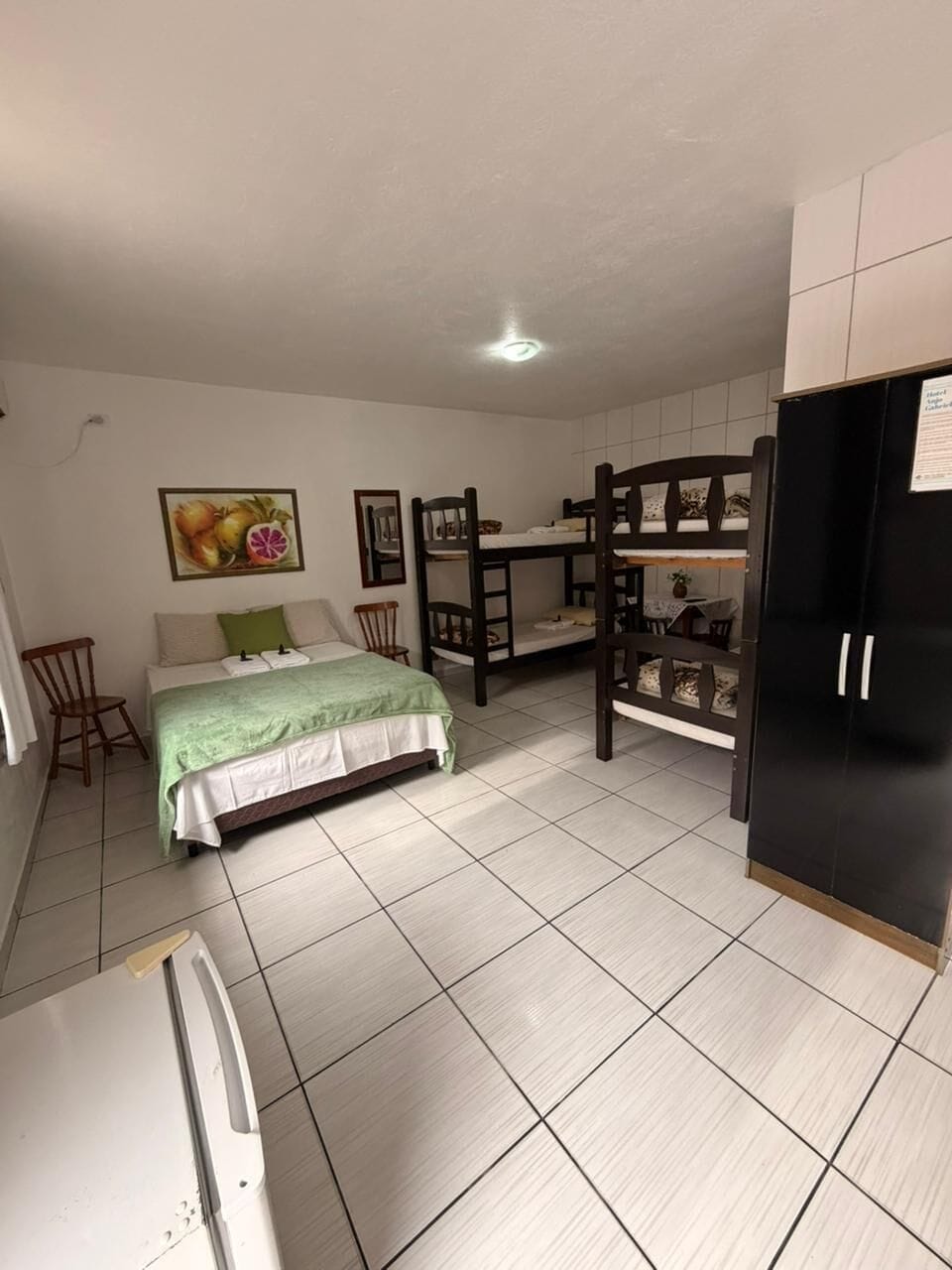 Quarto Familia 6 pessoas | Minibar, WiFi (free), bed sheets