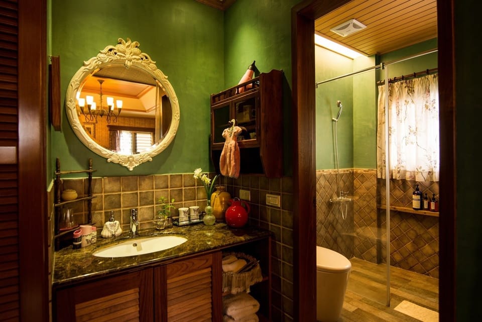 Standard Double Room | Bathroom shower