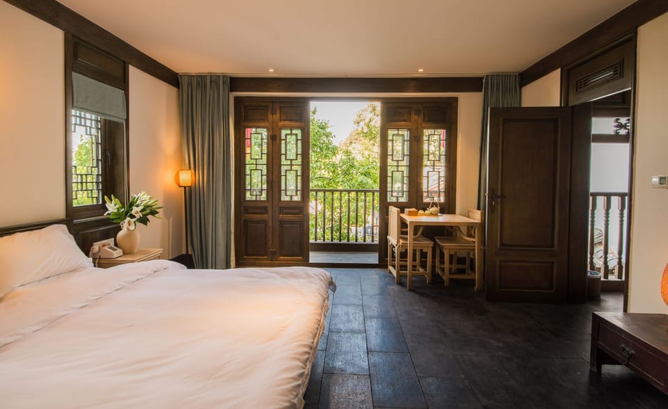 Deluxe Room | Desk, blackout drapes, cribs (free), WiFi (free)