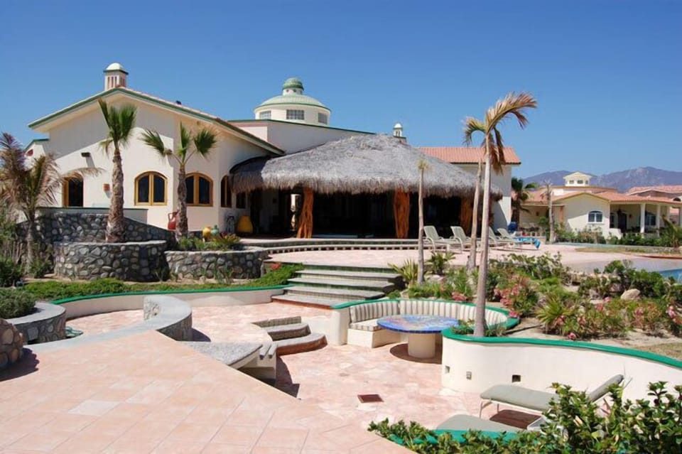 Side View of the Casa and Palapa