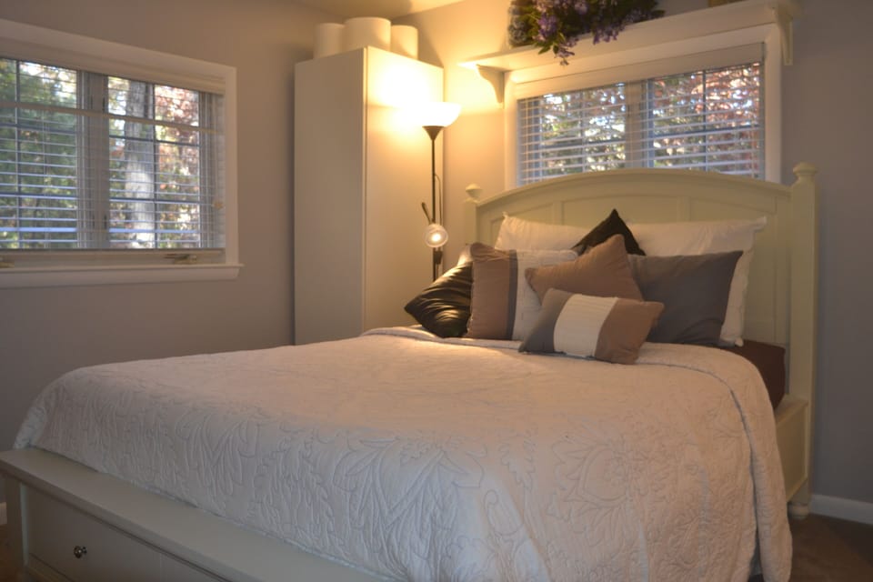 There is extra bedding for each room and it is all washed between each guest.
