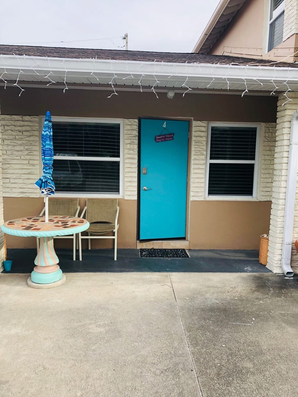 BREAKFAST & MORNING COFFEE AT YOUR PRIVATE PATIO UMBRELLA TABLE 