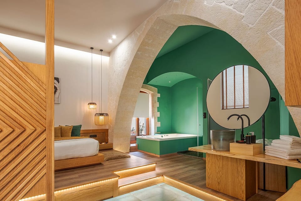Deluxe Double Room, Ground Floor, Annex Building | 1 bedroom, minibar, in-room safe, individually decorated