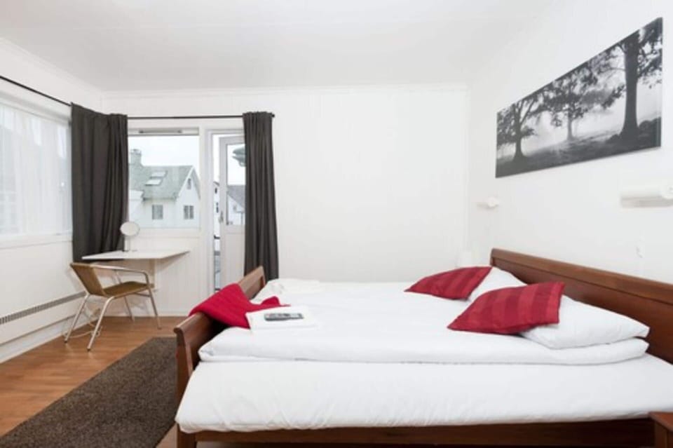 Budget Twin Room with private shower and shared toilet | Desk, blackout drapes, iron/ironing board, free WiFi