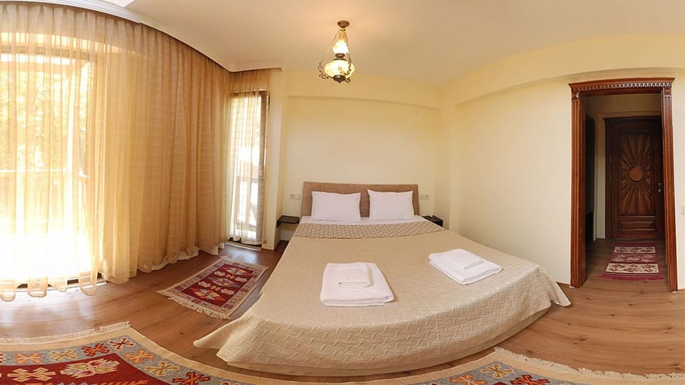WiFi (free), bed sheets
