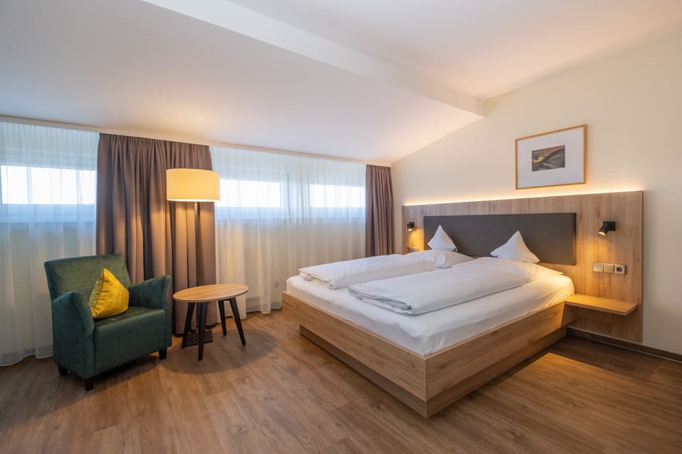 Comfort Double Room Single Use | Hypo-allergenic bedding, in-room safe, desk, soundproofing