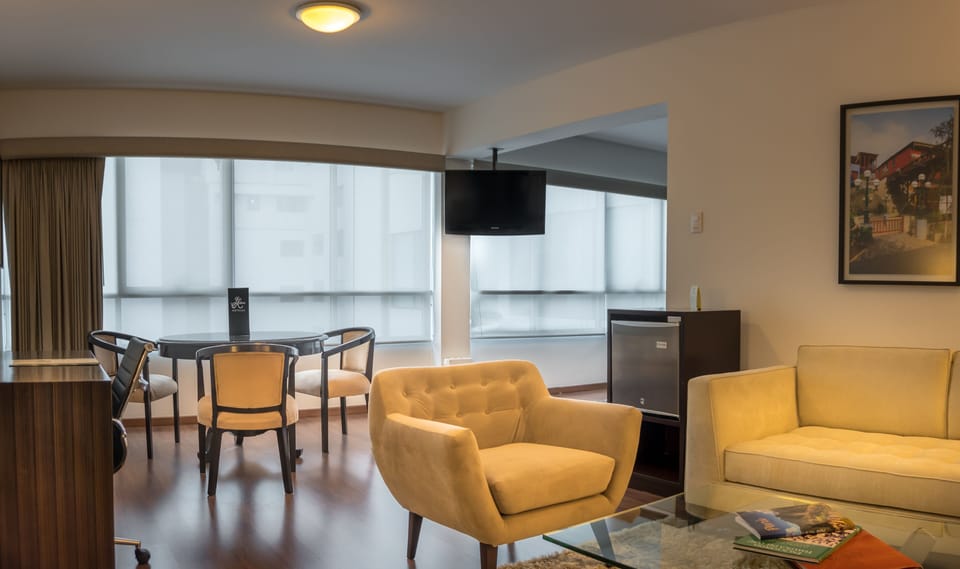 Suite, 1 King Bed | Living room | Flat-screen TV