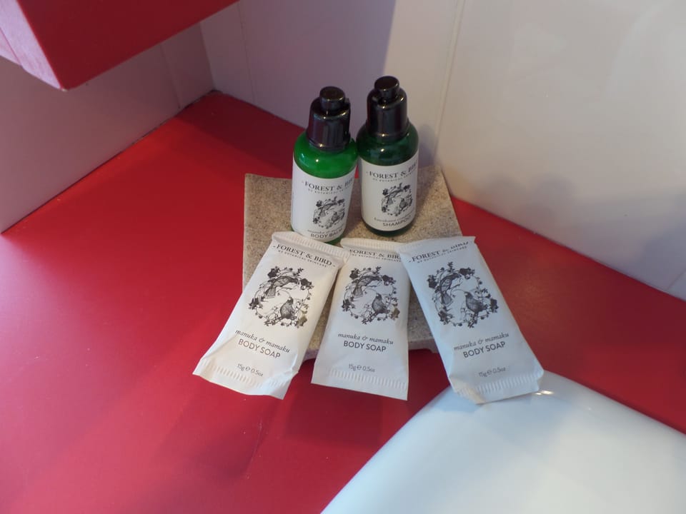 Superior Room (Upstairs Retreat) | Bathroom amenities | Free toiletries, hair dryer, towels