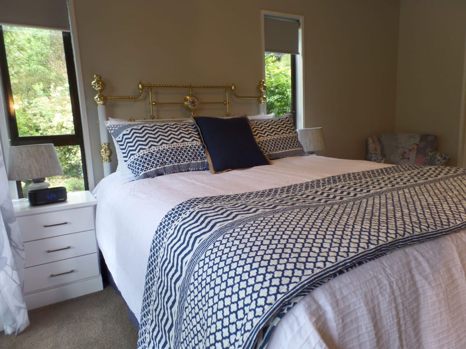 Suite, Ground Floor | Premium bedding, in-room safe, individually decorated