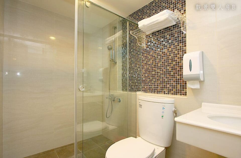 Rainfall showerhead, free toiletries, hair dryer, slippers