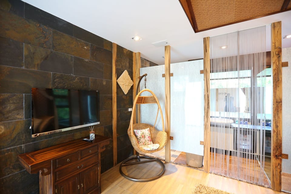 Standard Double Room (Paris) | Living area | LCD TV