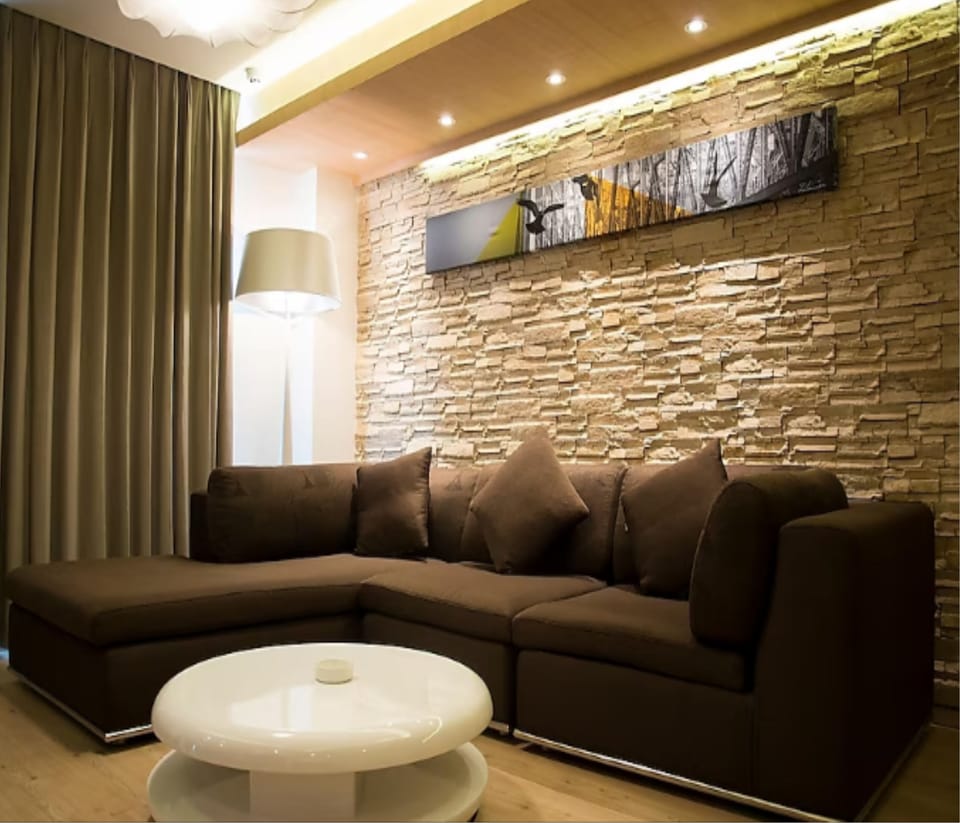 Suite | Minibar, in-room safe, desk, soundproofing