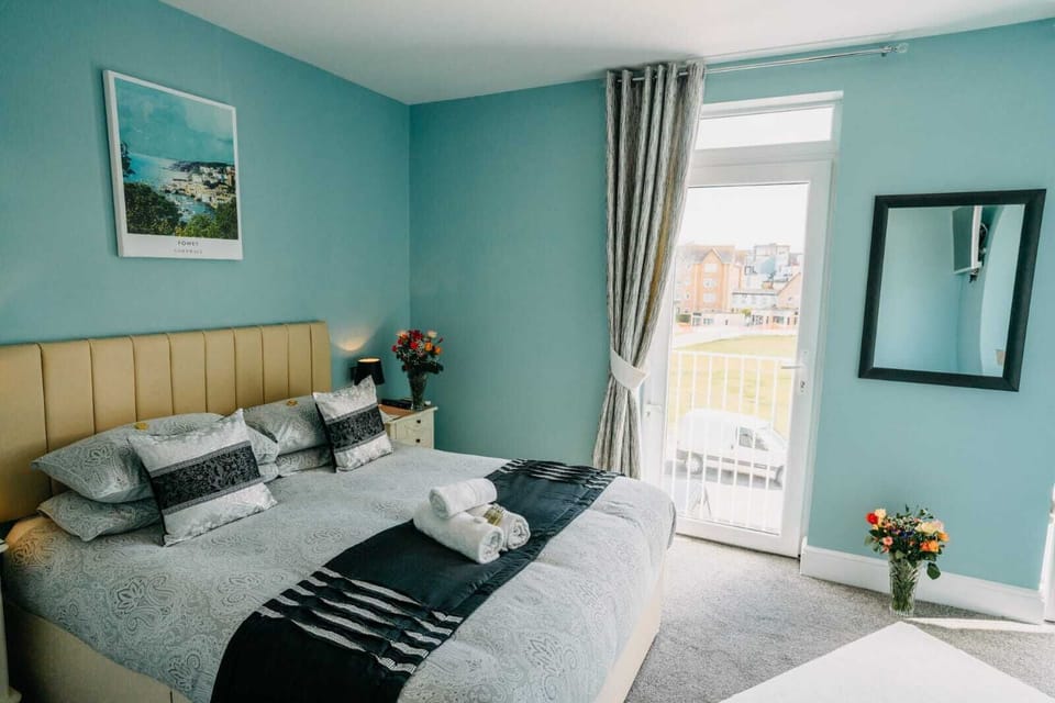 Standard Double Room, 1 Double Bed, Balcony | Free WiFi, bed sheets