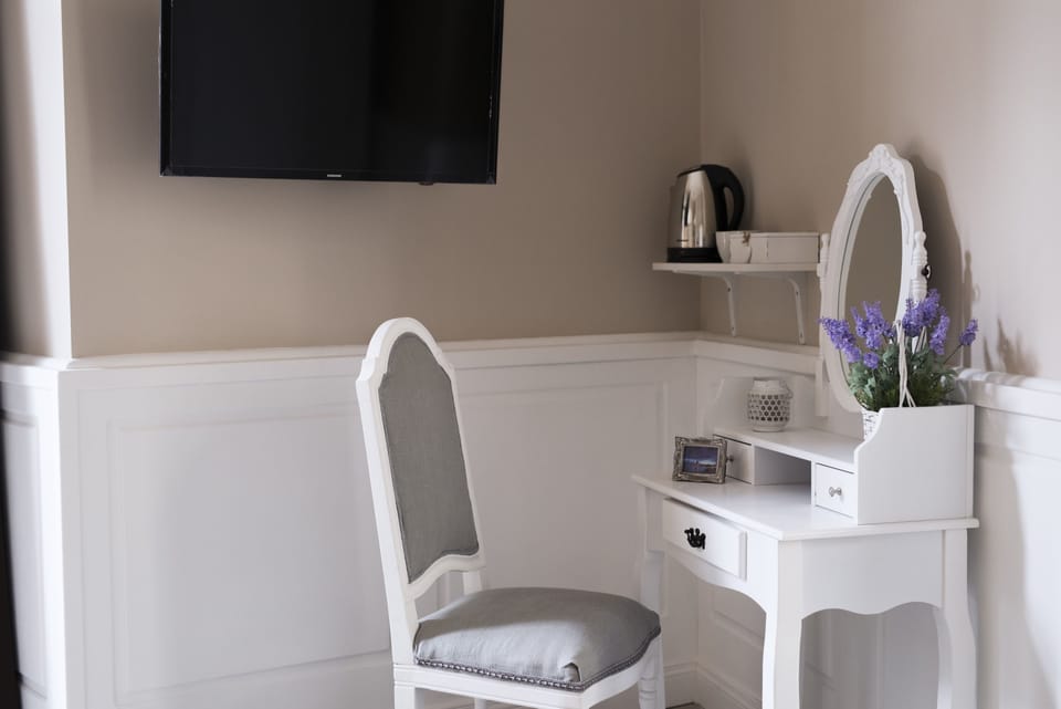 Deluxe Double Room, Balcony | Room amenity