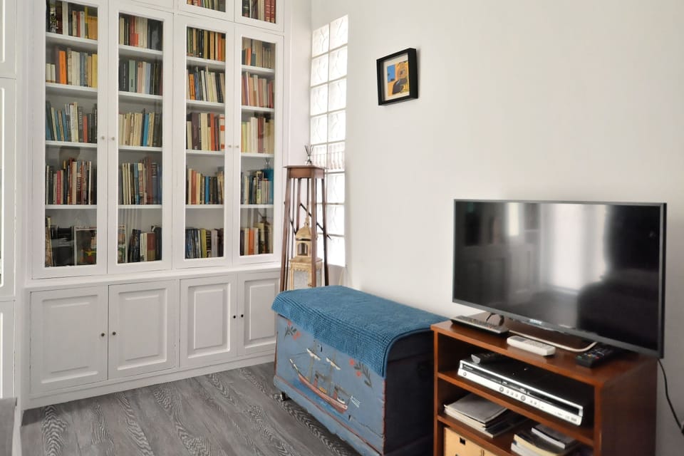 Apartment, 2 Bedrooms, City View | Living area | 43-inch flat-screen TV with digital channels, Smart TV, Netflix