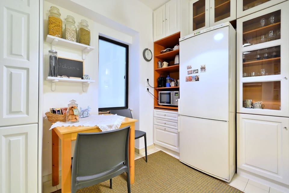 Apartment, 2 Bedrooms, City View | In-room dining