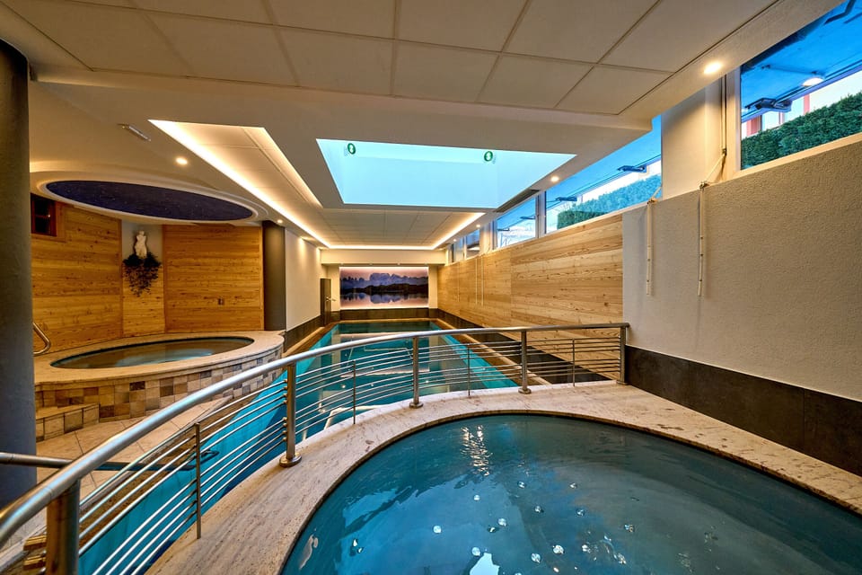 Indoor pool, sun loungers