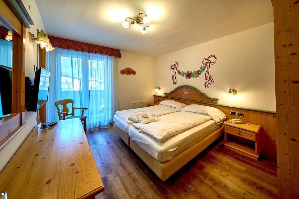 Comfort Double Room | Minibar, in-room safe, desk, soundproofing