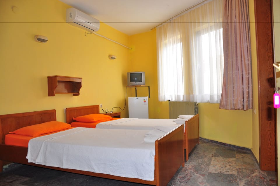 Double Room, 1 Double or 2 Twin Beds | Free WiFi