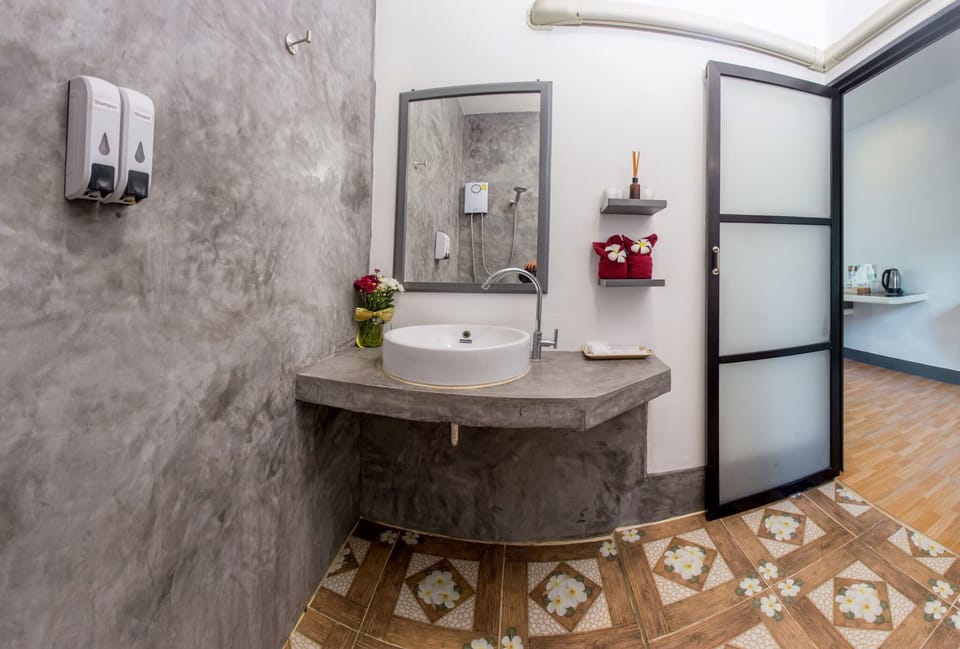 Superior Double Room, Pool View | Minibar, in-room safe, blackout drapes, free WiFi