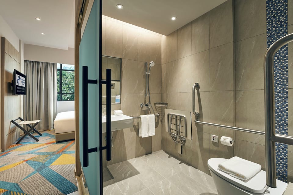 Minibar, in-room safe, soundproofing, WiFi (free)