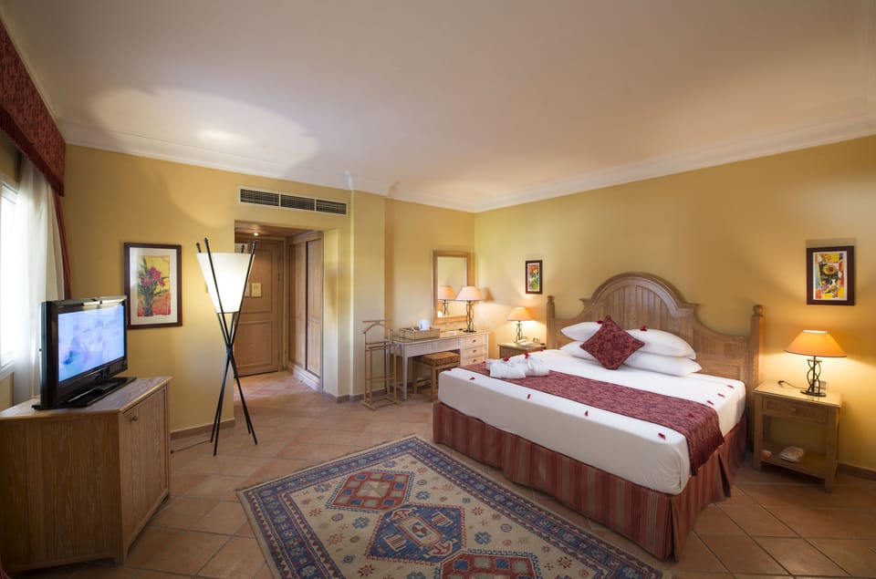 Executive Suite | Premium bedding, Select Comfort beds, minibar, in-room safe