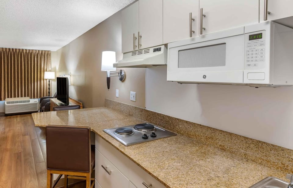 Fridge, microwave, stovetop, coffee/tea maker