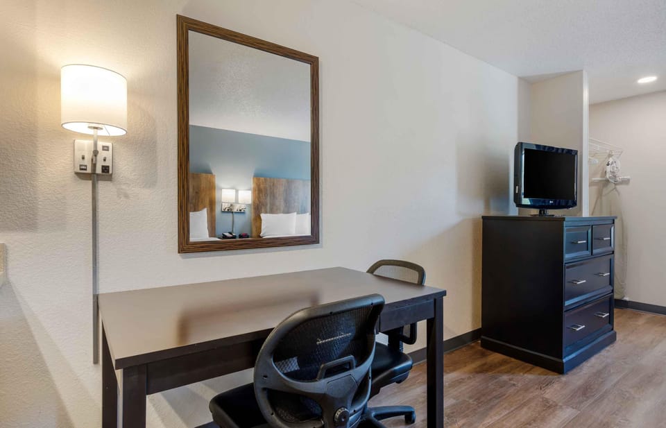 Studio | Desk, iron/ironing board, free WiFi, bed sheets
