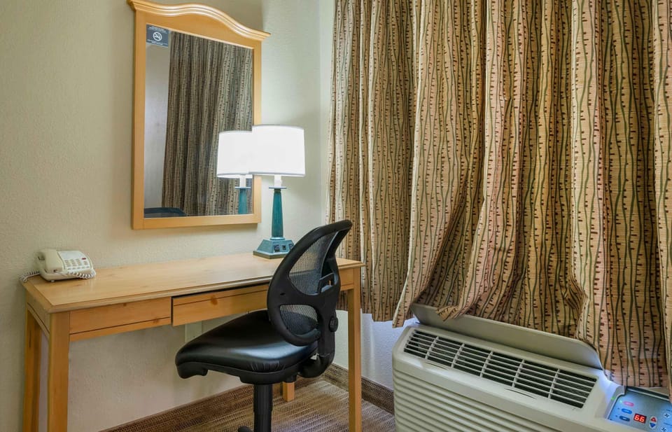 Studio, 1 King Bed, Non Smoking | Desk, iron/ironing board, free WiFi, bed sheets