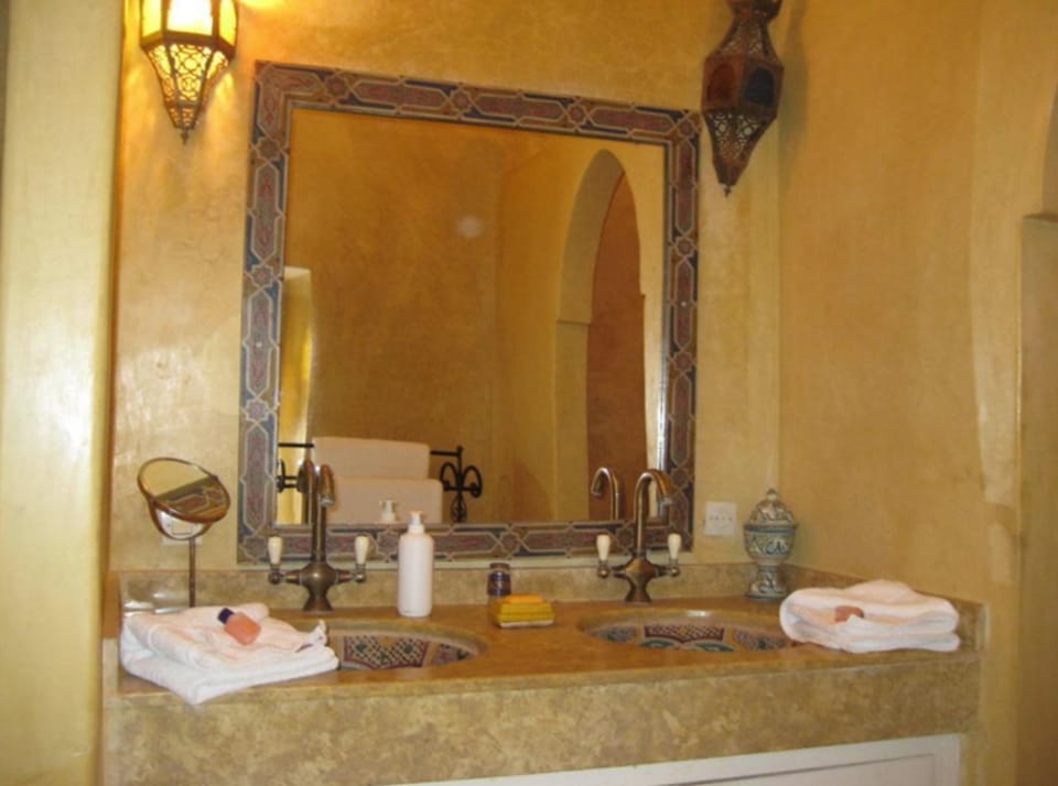 Superior Double Room | Bathroom sink