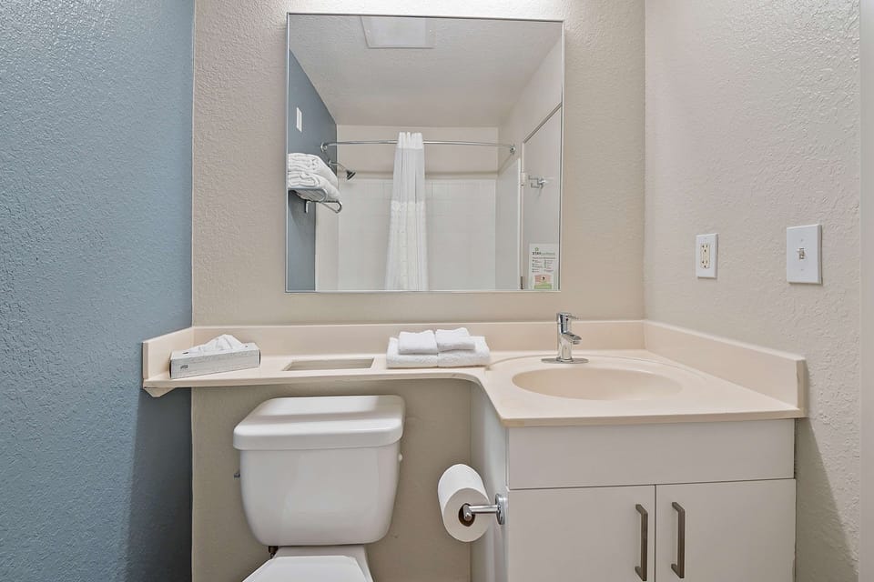 Studio, 1 Queen Bed, Non Smoking | Bathroom | Combined shower/tub, free toiletries, hair dryer, towels